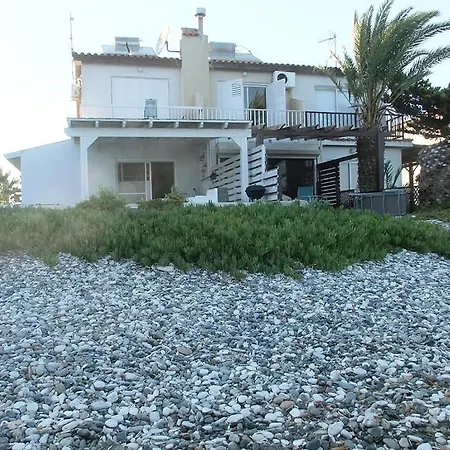 בית נופש Holiday House On The Beach *
